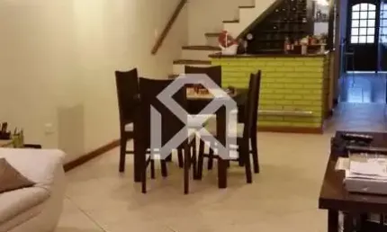 Oportunidade.. Sobrado à venda com 136m, 3 dormitórios, 1 suíte, 2 Vagas de garagem,  Penha de Fran