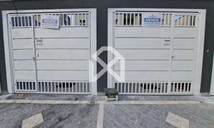 Sobrado à venda com 85m, 3 dormitórios, 1 suíte, 2 vagas de garagem, quintal, Itaquera, São Paulo,