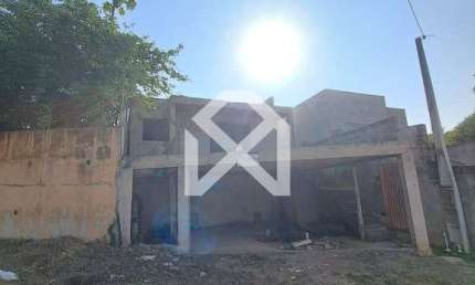 Casa à venda com Terreno de 265m, 3 dormitórios, 1 suiíte, 2 vagas de garagem, Jardim Shangri-Lá, A