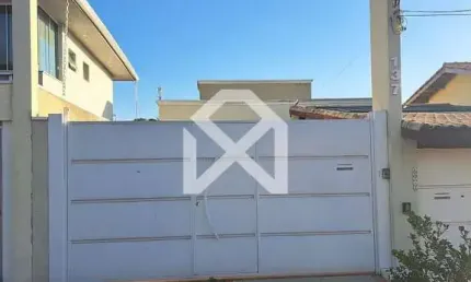 Sobrado à venda com 149m, 3 dormitórios, 3 suítes, 2 vagas de garagem, com Quintal Cidade Satélite,