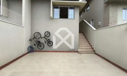 Casa à venda com terreno de 150m², 118m² de Área construída, 3 dormitórios, 3 suítes, 2 Vagas de ga