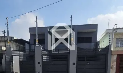 Sobrado à venda com 122m², 3 dormitórios, 1 suíte, 2 vagas de garagem, Quintal com churrasqueira, J