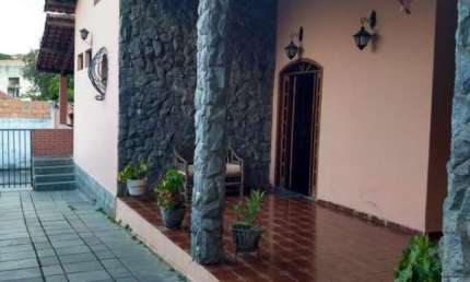 Casa 3 quartos Bairro Planalto lote 480 m² com piscina.