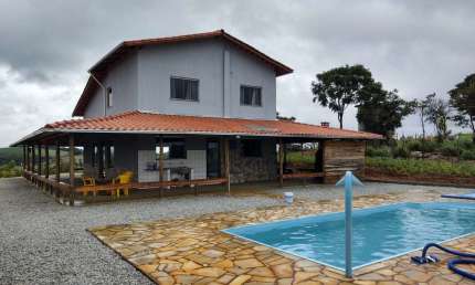 VENDE FAZENDA EM ITAGUARA DE PORTEIRA FECHADA COM 45 HECTARES.