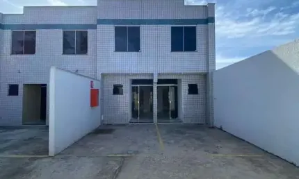 CASA GEMINADA NA MELHOR LOCALIZAÇÃO DO BAIRRO XANGRI-LÁ