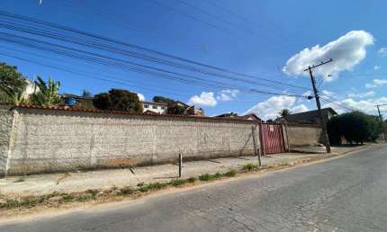 LOTE 435 m² NO BAIRRO DUQUESA, PRÓXIMO AV. BRASILIA