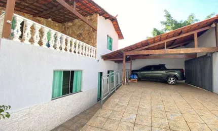 CASA DE QUATRO QUARTOS A VENDA NO BAIRRO SANTA MÔNICA