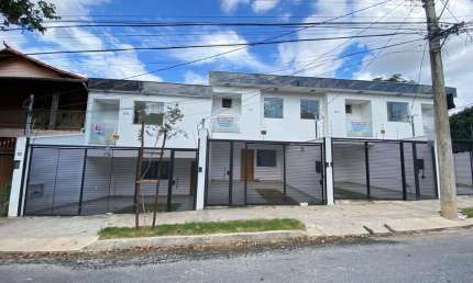 CASA GEMINADA  DE TRÊS QUARTOS NO BAIRRO JARDIM ATÂNTICO