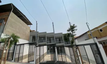 CASA GEMINADA COM ENTRADA INDEPENDENTE NO BAIRRO JARDIM GUANABARA!