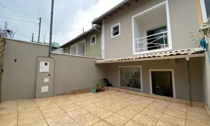 CASA GEMINADA DE DOIS QUARTOS NO BAIRRO SANTA AMÉLIA