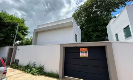 CASA DE ALTO PADRÃO COM 04 QUARTOS NO CONJUNTO OVÍDIO GUERRA