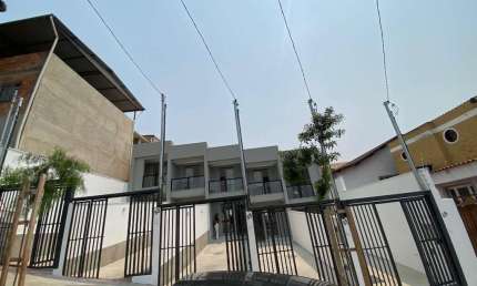 CASA GEMINADA COM ENTRADA INDEPENDENTE NO BAIRRO JARDIM GUANABARA!