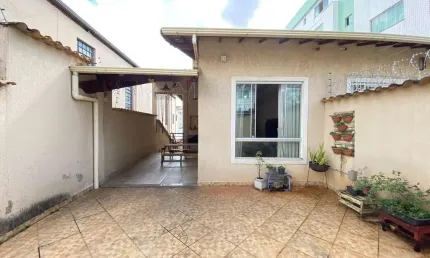 Casa com 3 quartos à venda na Santa Amélia, Belo Horizonte 
