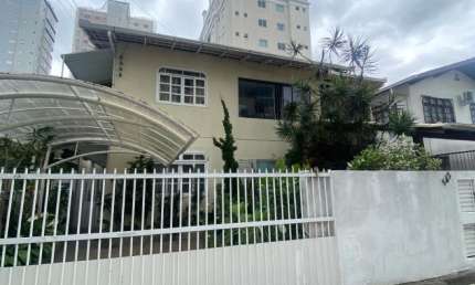 Casa para alugar na Rua 236, 543, Meia Praia, Itapema