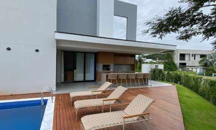 Casa em condomínio fechado com 3 quartos para alugar na Rua Coronel Benjamin Vieira, 635, Centro, Camboriú, 360 m2 por R$ 35.000