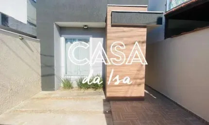 Casa à venda em Resende-RJ, no Jardim D'oeste: 2 quartos, 1 suíte, 2 banheiros, 1 vaga de garagem!