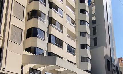 Apartamento 03 dormitórios no melhor de Meia Praia - Itapema SC