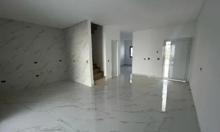 Sobrado com 03 suítes á venda no centro em são josé dos pinhais.