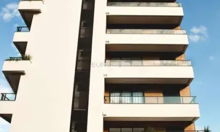 Excelente apartamento de 2 dorm c/ suíte e amplo terraço!