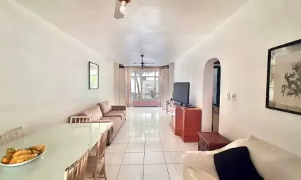 Apartamento à Venda na Pitangueiras no Guarujá | Uma Quadra do Mar
