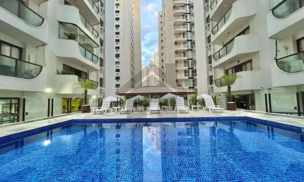 Apartamento na praia de pitangueiras | piscina e churrasqueira