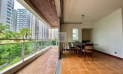 Apartamento à Venda na Pitangueiras no Guarujá | Uma Quadra do Mar