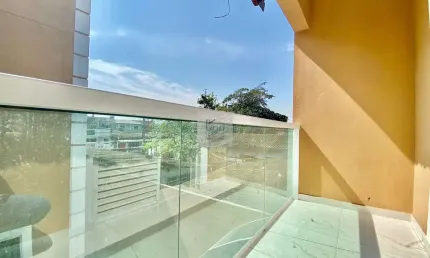Sobrado à Venda em Vicente de Carvalho no Guarujá | Vila Aurea