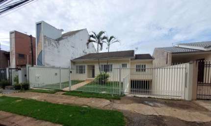 Casa com 2 quartos para alugar na ALZIRO SEGANTIN FILHO, 459, Jardim Laodiceia, Maringá por R$ 3.450