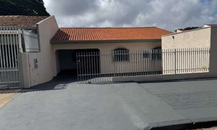 Casa com 2 quartos para alugar na AMADOR BUENO, 115, Conjunto Residencial Itamaraty, Maringá por R$ 2.300