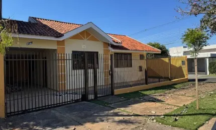 Casa com 2 quartos à venda na tupã, 1153, jardim iguaçu, maringá por r$ 650.000