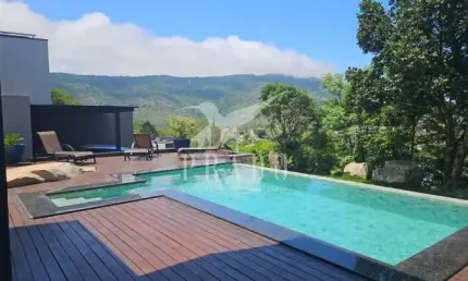 Casa no Condomínio  La Reserva com 3 Suítes e Piscina com borda infinita em Atibaia/SP