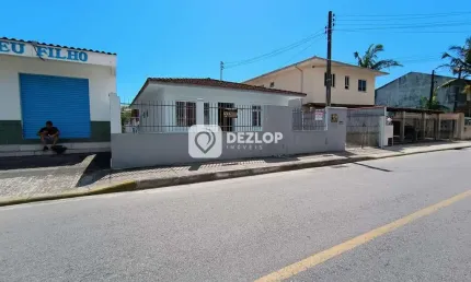 Casa à venda em Rio Caveiras, Biguaçu - SC | Com Edícula