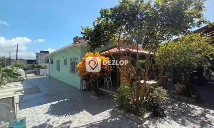 Casa à venda em Areias, São José - SC | Com Edícula