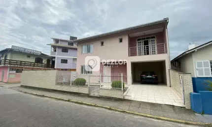 Casa à venda no Centro em Biguaçu - SC | Dois Pavimentos