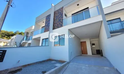 Sobrado à Venda no Loteamento Jardim Botânico - Bairro Potecas, São José