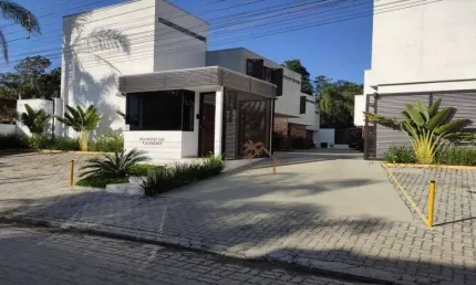 Casa com 3 dormitórios à venda, 207 m² por R$ 1.990.000,00 - Camburi - São Sebastião/SP