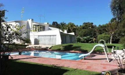 Casa com 4 suites em 5 mil m²! Lazer e privacidade! Energia solar!