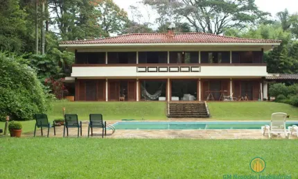 Linda Casa de Campo com 6.700m² de terreno, piscina, quadra, home office!