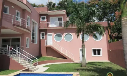 Nova, moderna, 4 suítes e 7 vagas cobertas - Jd Colonial