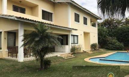 Linda Casa de 4 dormitórios, 2 suítes, 4 vagas, piscina em condomínio