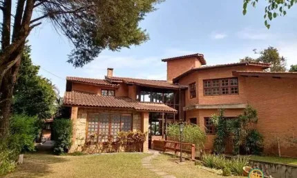 Casa com 4 dorms (2sts), 4 áreas gourmet, piscina, sauna Em condomínio