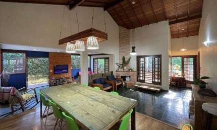 Casa Semitérrea com  4d/1ste. , lareira, piscina e gazebo!