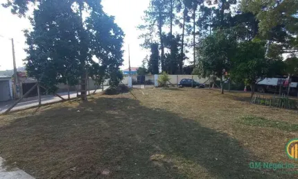 Terreno amplo em bairro residencial e zona mista São Roque