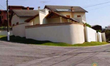 Linda Casa com 4 suítes, planejados em todos ambientes ar condicionado