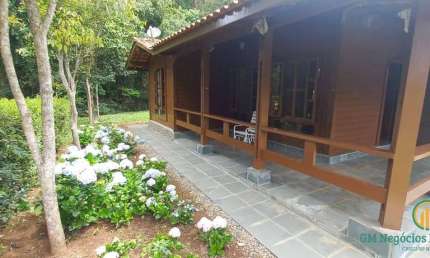Casa aconchegante 3 dormitórios(1suíte) terreno plano, gourmet e piscina