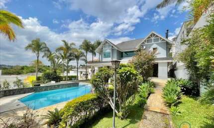 Cond São Paulo II - Casa linda, 4 suítes, piscina, gourmet, condo completo!