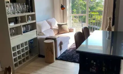 Belíssimo apartamento mobiliado no miolo da Granja Viana