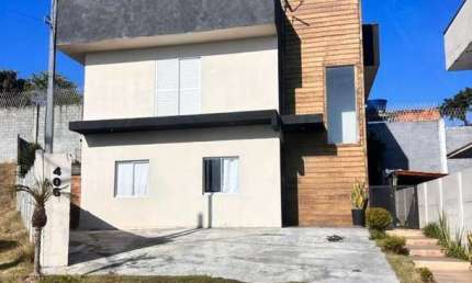 Linda casa moderna com 3 suítes e área de  lazer com piscina em condomínio