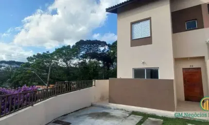 Casa nova com 2 suítes, corredor lat.com linda vista, acabamento de 1a.