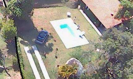 Chácara com lago e piscina 2 casas 2.700m2 de área a apenas 50km de SP